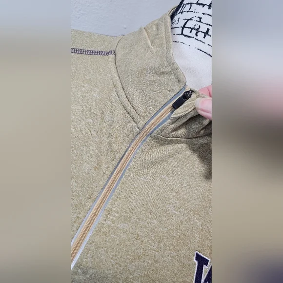 Knights Apparel Washington Huskies UW Purple Gold 1/4 Zip Thumb Hole Shirt Sz L - Picture 4 of 14